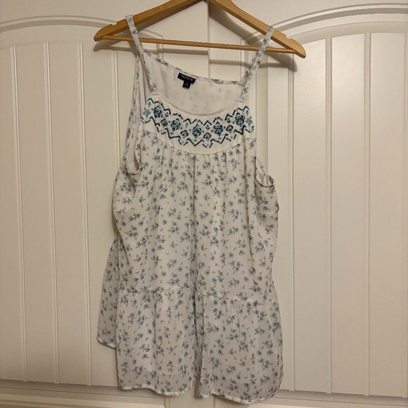 Torrid White & Blue Ditsy Floral Crinkled Chiffon Relaxed Cami Size 2 2X Beaded - Picture 1 of 3